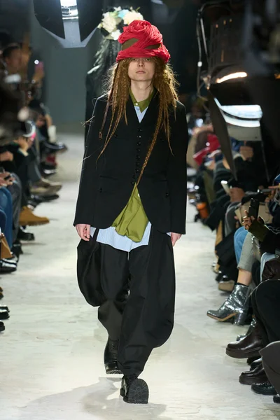 Look 16